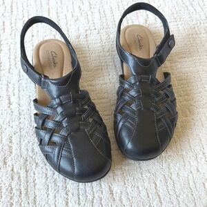 Clarks Collection Black Leather Closed Toe Fisherman Sandals Women 9M Comfort